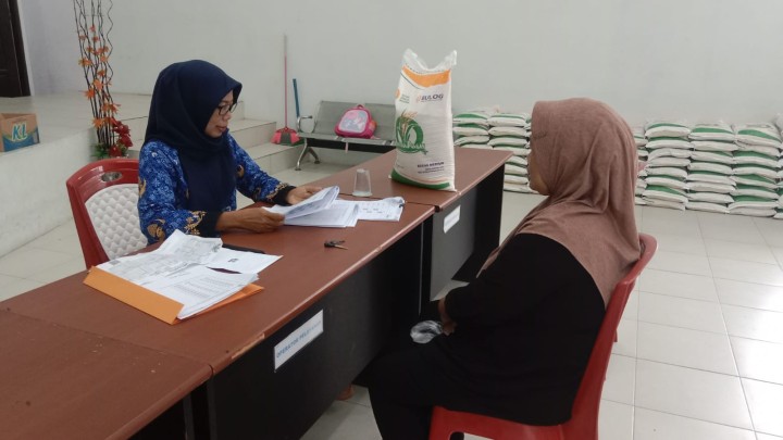 H-2 Pendistribusian Beras Buloq dari Pemerintah.masih berlangsung berjalan lancar oleh kalangan penerima manfaat (KPM).