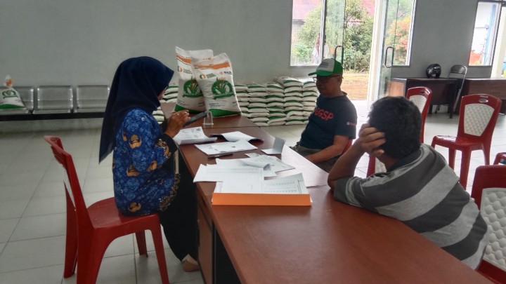 H-2 Pendistribusian Beras Buloq dari Pemerintah.masih berlangsung berjalan lancar oleh kalangan penerima manfaat (KPM).