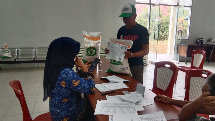 H-2 Pendistribusian Beras Buloq dari Pemerintah.masih berlangsung berjalan lancar oleh kalangan penerima manfaat (KPM).