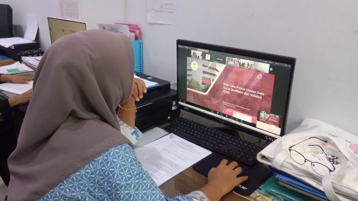 Sosialisasi Tata Cara Proses Usulan Data serta Verval DTKS Regional Banjarmasin. Melalui Zoom Mitting Desa/Kelurahan se-indonesia
