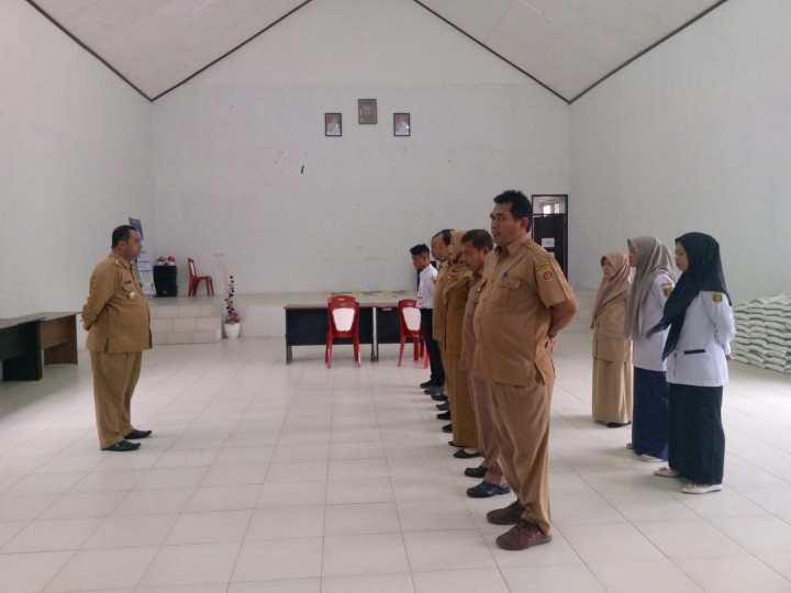 Rutinitas Kegiatan Apel pagi di Lingkungan Pemerintahan Kantor Kelurahan Sindang Sari seluruh Pegawai ASN  dan NON ASN