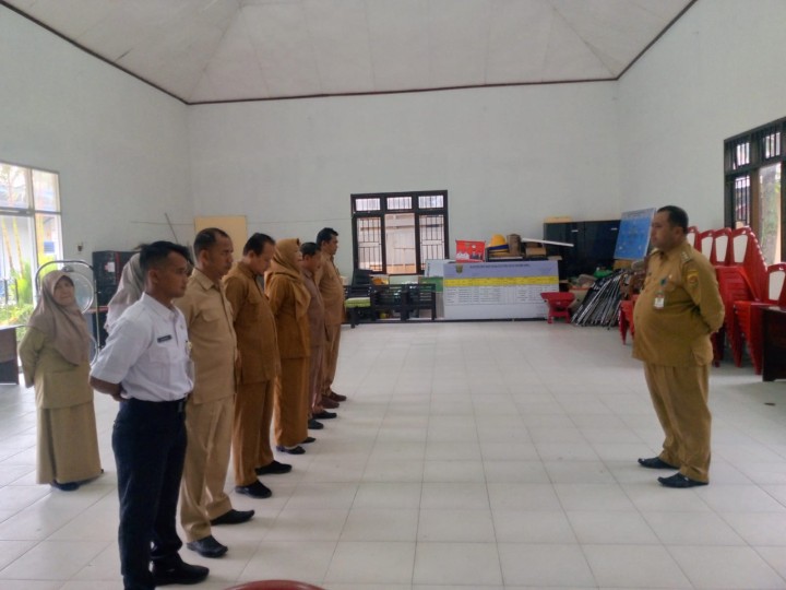 Rutinitas Kegiatan Apel pagi di Lingkungan Pemerintahan Kantor Kelurahan Sindang Sari seluruh Pegawai ASN  dan NON ASN