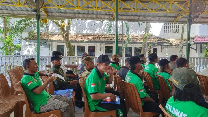 Pembinaan Dan Sosialisasi SATLINMAS di  Kelurahan Se-Kecamatan Sambutan