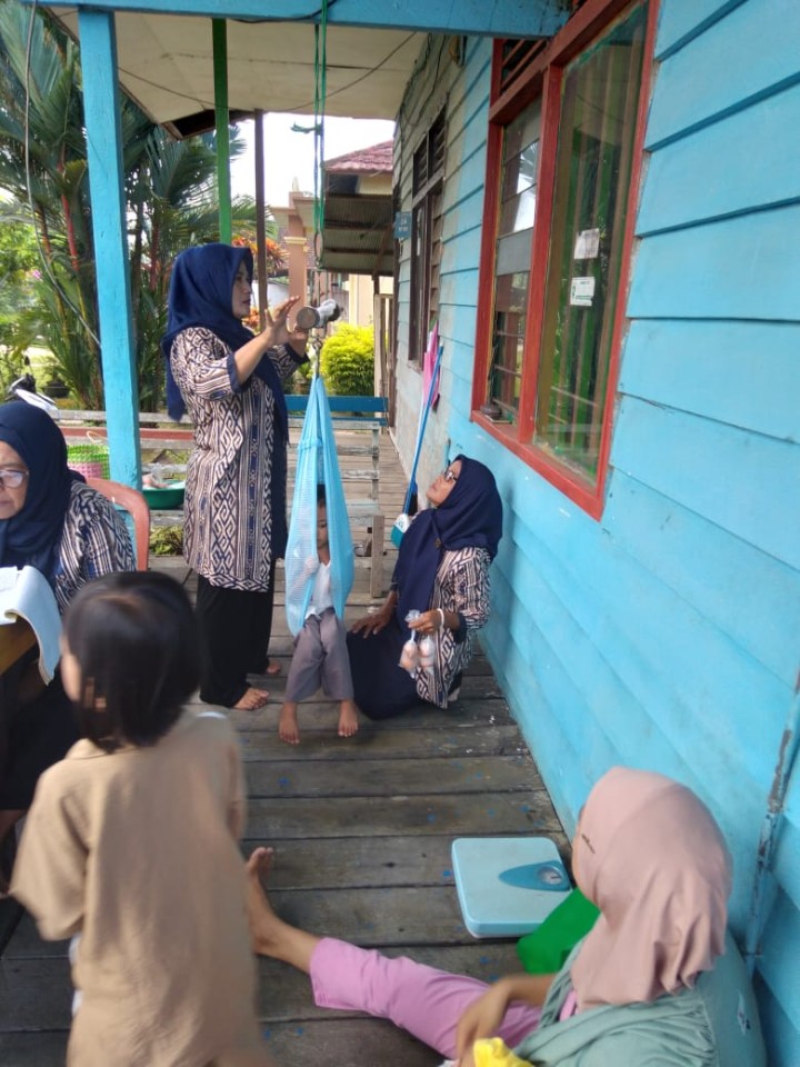 PENIMBANGAN BALITA DAN PENGECEKAN TEKANAN DARAH JUGA PENGECEKAN GULA DARAH