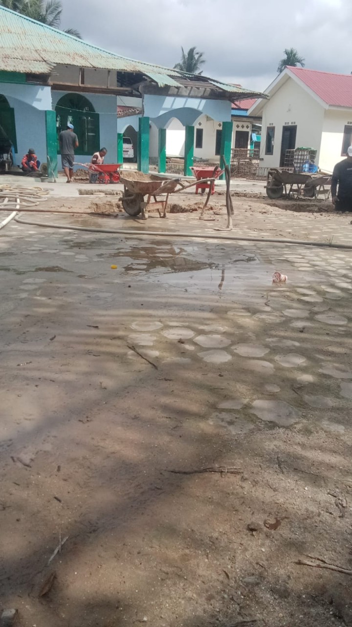 Gotong Royong Gabungan Bersama Seluruh RT.1-10 ,Lembaga Pemberdayaan Masyarakat (LPM)  dan Serta Masyarakat setempat Sindang Sari.