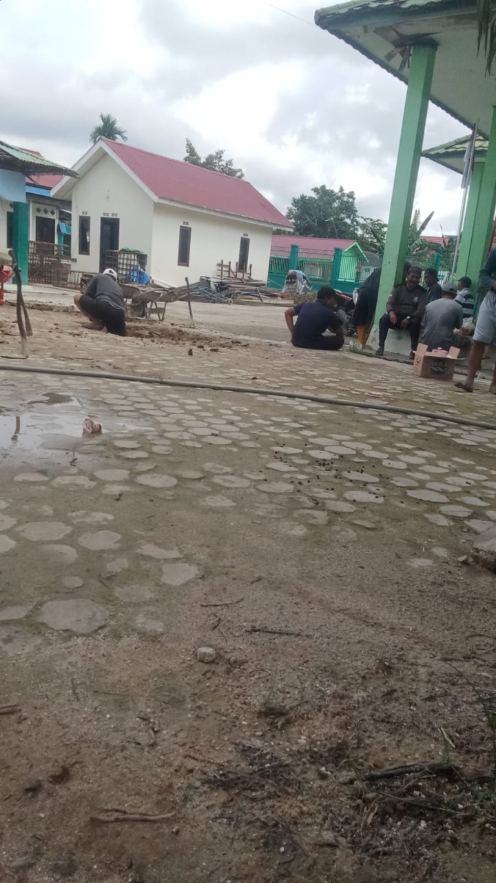 Gotong Royong Gabungan Bersama Seluruh RT.1-10 ,Lembaga Pemberdayaan Masyarakat (LPM)  dan Serta Masyarakat setempat Sindang Sari.