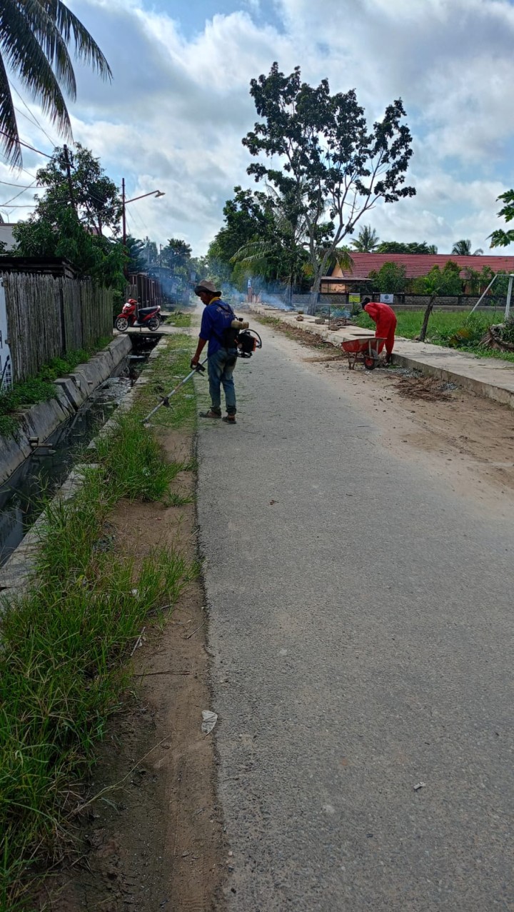 Gotong Royong Gabungan Bersama Seluruh RT.1-10 ,Lembaga Pemberdayaan Masyarakat (LPM)  dan Serta Masyarakat setempat Sindang Sari.