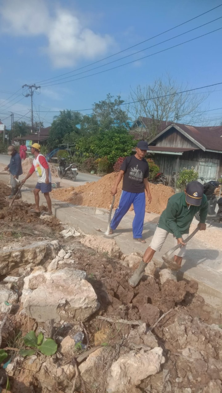 Gotong Royong Gabungan Bersama Seluruh RT.1-10 ,Lembaga Pemberdayaan Masyarakat (LPM)  dan Serta Masyarakat setempat Sindang Sari.