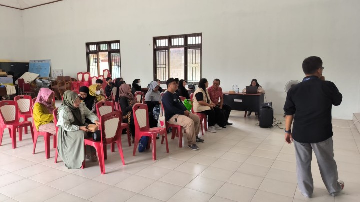 sosialisasi program kegiatan sekolah perempuan produktif kreatif lintas inspirasi nan gemilang dikampung KB Gema Kencana Sindang sari oleh mahasiswa/i Pusat Informasi Konseling (PIK) Remaja Unmul kepada para ibu kader dan remaja wanita Sindang sari,dgn narasumber dari dosen FKM Unmul dan perwakilan BKKBN Prov Kaltim.
