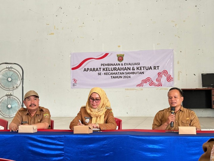 Pembinaan & Evaluasi Aparat Kelurahan dan Ketua RT Se-Kecamatan Sambutan. Di Hadiri Oleh Camat,Sekcam dan berserta Pejabat Sruktural Kecamatan dan Kelurahan ASN,NON ASN serta Ketua RT 1-10,Ketua POKMAS dan Pendamping Probebaya.