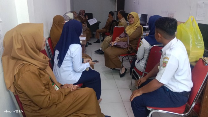 Pembinaan & Evaluasi Aparat Kelurahan dan Ketua RT Se-Kecamatan Sambutan. Di Hadiri Oleh Camat,Sekcam dan berserta Pejabat Sruktural Kecamatan dan Kelurahan ASN,NON ASN serta Ketua RT 1-10,Ketua POKMAS dan Pendamping Probebaya.