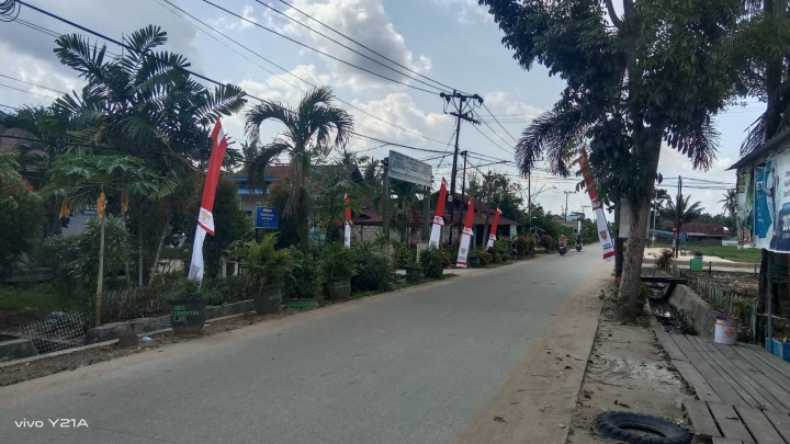 Pemasangan Umbul-umbul sekitar Kelurahan Sindang Sari