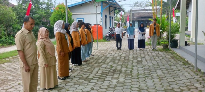 Rutinitas Apel Pagi di Lingkungan Pemerintahan Kelurahan Sindang Sari oleh Pejabat Struktural ASN,NON ASN dan Mahasiswa KKN Unmul Kota Samarinda,