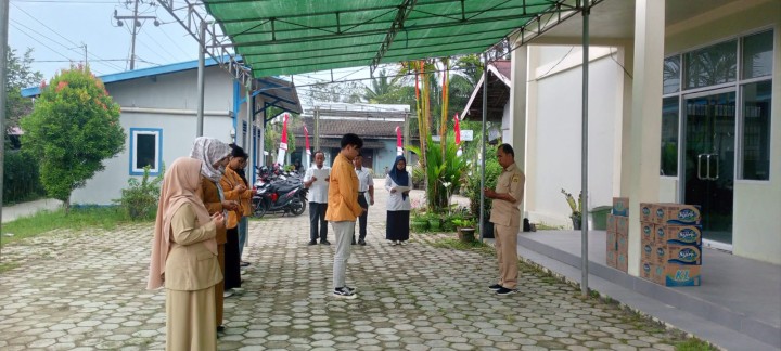 Rutinitas Apel Pagi di Lingkungan Pemerintahan Kelurahan Sindang Sari oleh Pejabat Struktural ASN,NON ASN dan Mahasiswa KKN Unmul Kota Samarinda,