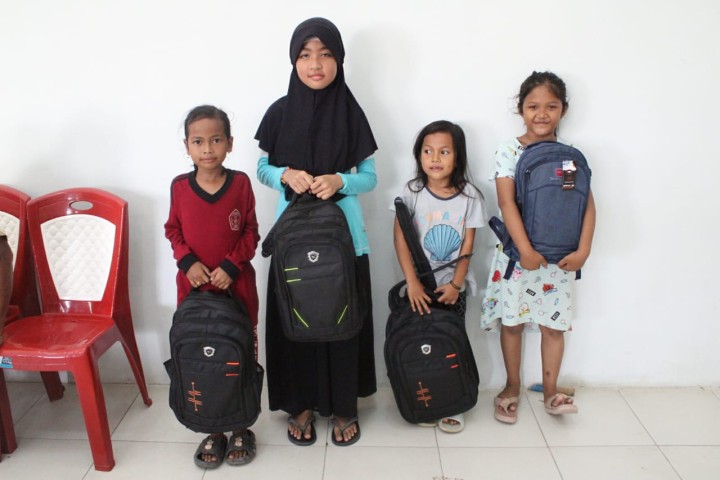 Penyerahan Paket Sembako Perlengkapan Anak Sekolah,Bantuan PMT Posyandu. RT 1-10 Se-Kelurahan Sindang Sari. KEGIATAN PROGRAM PEMBERDAYAAN MASYARAKAT (PROBEBAYA)