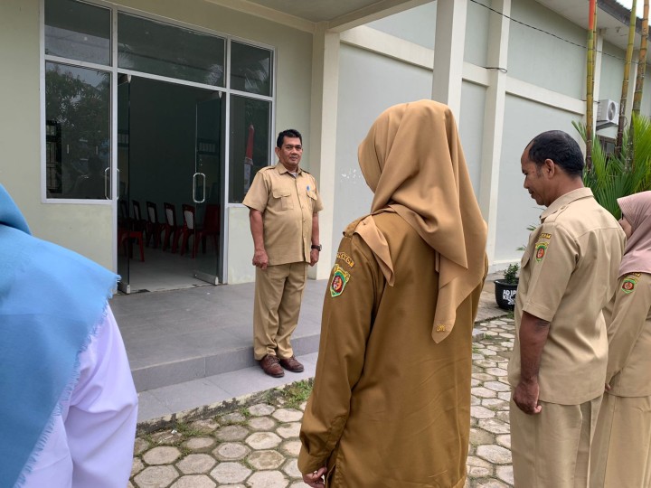 Rutinitas Apel pagi di lingkungan pemerintahan Kelurahan Sindang Sari Pejabat Struktural ASN dan NON ASN Kelurahan Sindang Sari