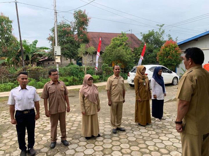 Rutinitas Apel pagi di lingkungan pemerintahan Kelurahan Sindang Sari Pejabat Struktural ASN dan NON ASN Kelurahan Sindang Sari
