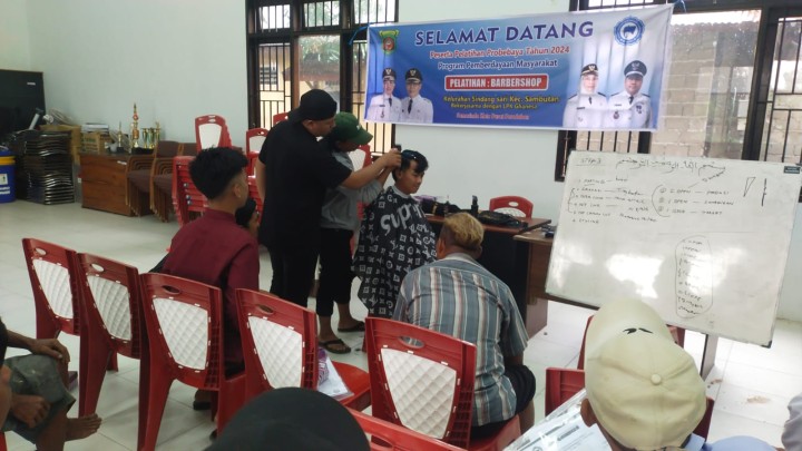 Sosialisasi Pelatihan BarberShop oleh GHANESA Samarinda. PROBEBAYA di bidang Pemberdayaan Masyarakat Tahun 2024.