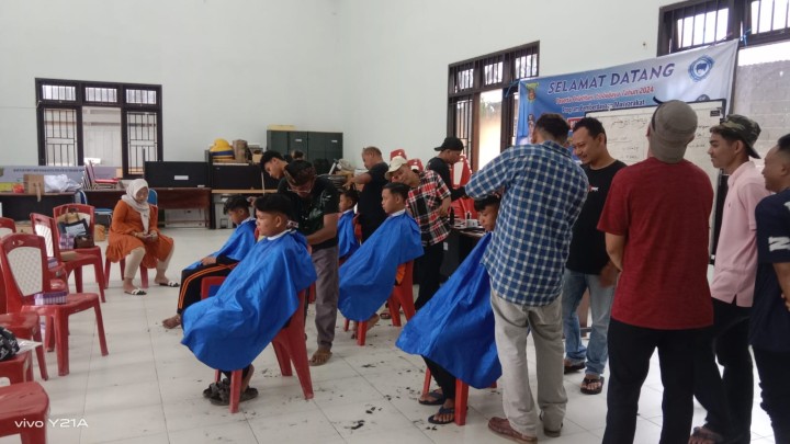 KEGIATAN PELATIHAN BARBERSHOP PROGRAM PROBEBAYA  KELURAHAN SINDANG SARI TAHUN 2024.