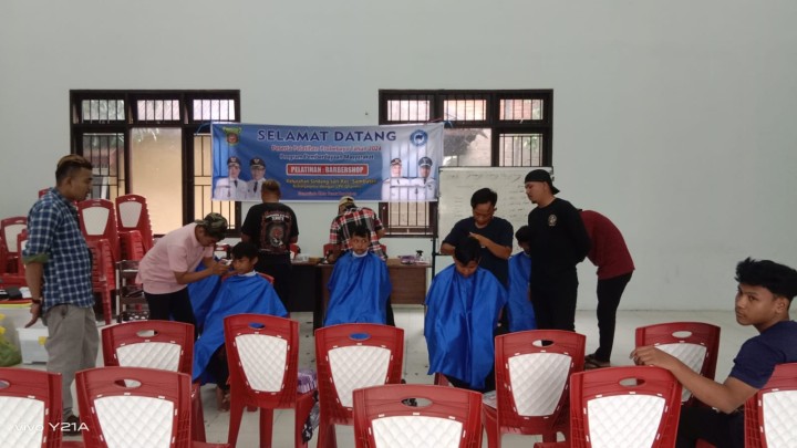 KEGIATAN PELATIHAN BARBERSHOP PROGRAM PROBEBAYA  KELURAHAN SINDANG SARI TAHUN 2024.