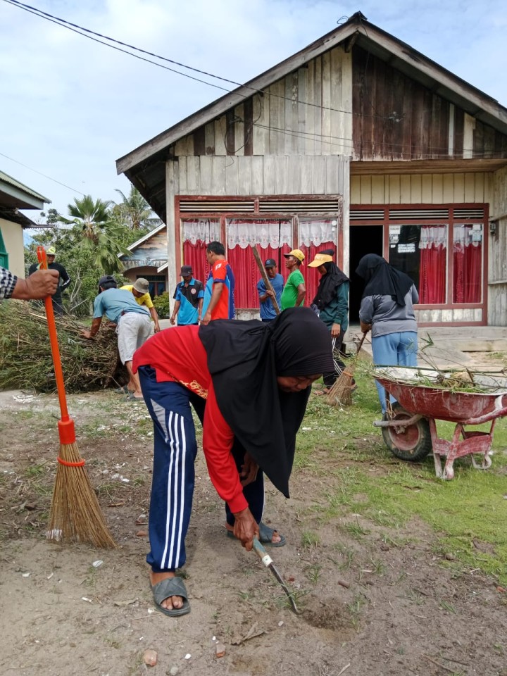 Kegiatan Gotong Royong di Rt. 006 Kelurahan Sindang Sari