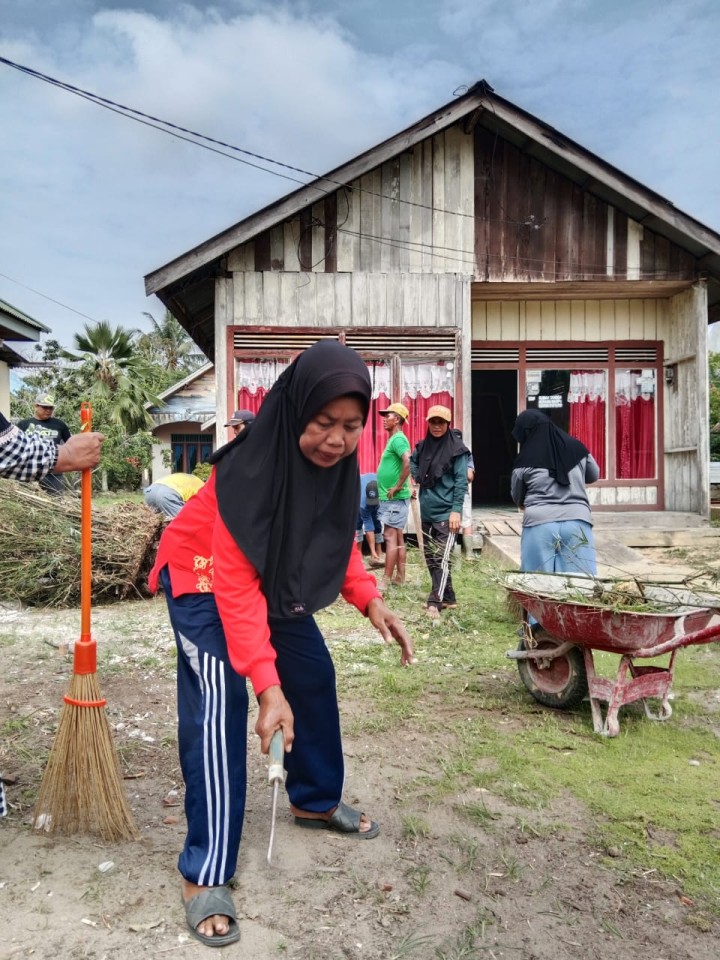 Kegiatan Gotong Royong di Rt. 006 Kelurahan Sindang Sari
