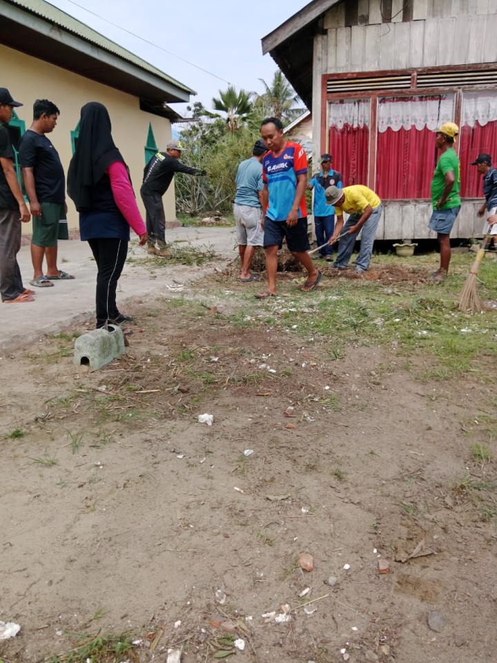 Kegiatan Gotong Royong di Rt. 006 Kelurahan Sindang Sari