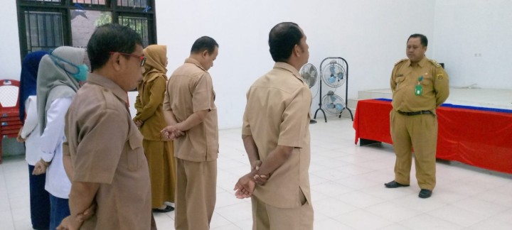 Apel pagi di lingkungan pemerintahan Kelurahan Sindang Sari Pejabat Struktural ASN dan NON ASN Kelurahan Sindang Sari