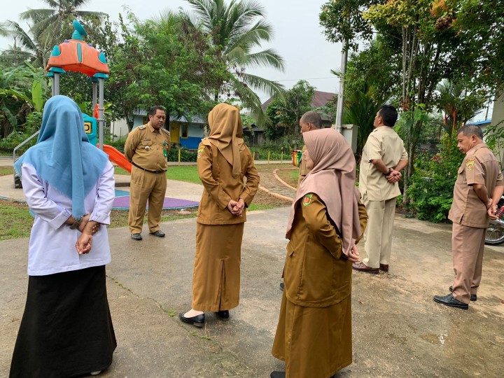 Apel pagi di lingkungan pemerintahan Kelurahan Sindang Sari Pejabat Struktural ASN dan NON ASN Kelurahan Sindang Sari