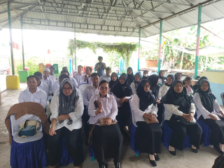 Pelantikan, pengambilan sumpah/janji, dan penandatanganan pakta integritas kelompok penyelenggara pemungutan suara (KPPS) se kota samarinda untuk pemilihan gubernur dan wakil gubernur serta wali kota dan wakil wali kota tahun 2024
