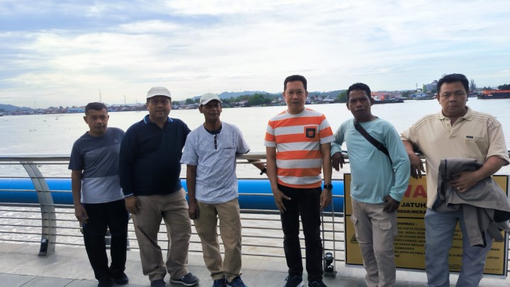 Gotong Royong Bersama Wali Kota di Teras Samarinda