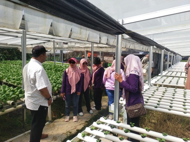Menerima Kunjungan ke Kelurahan Sindang Sari dari Kelurahan Karang Anyar