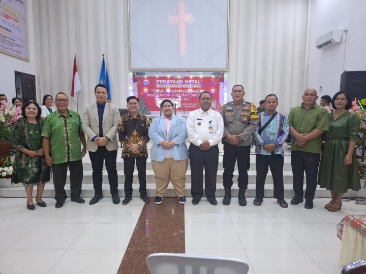 Menghadiri Undangan Gereja Kemah Injil Kelurahan Sindang Sari