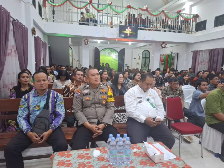 Menghadiri Undangan Gereja Kemah Injil Kelurahan Sindang Sari