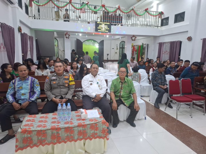 Menghadiri Undangan Gereja Kemah Injil Kelurahan Sindang Sari