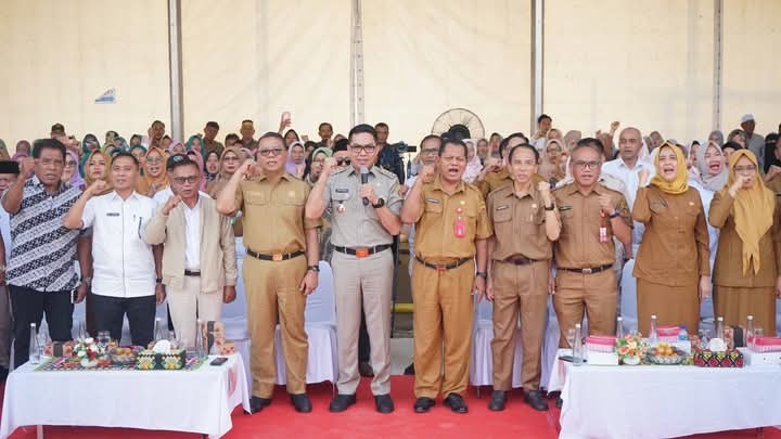 Penyerahan Probebaya Tahun 2024 di Kecamatan Sambutan oleh Wali Kota Samarinda
