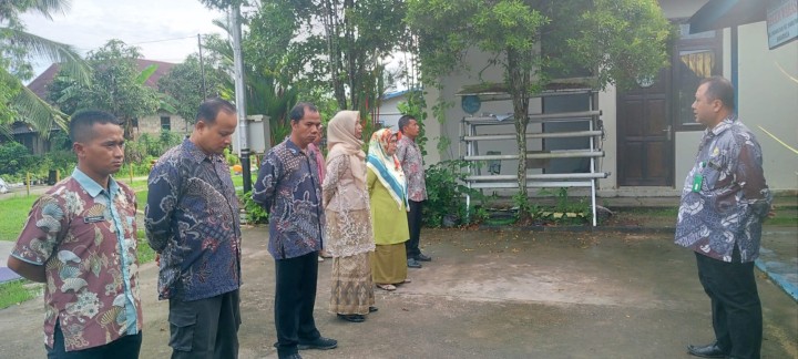 Memperingati hari ibu sekaligus hari batik nasional di kelurahan sindang sari