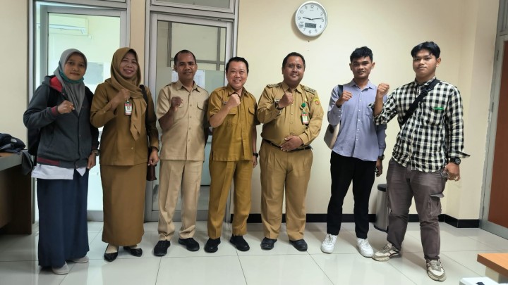 Mengikuti kegiatan panggilan rapat ke kantor Ispektorat kota samarinda.