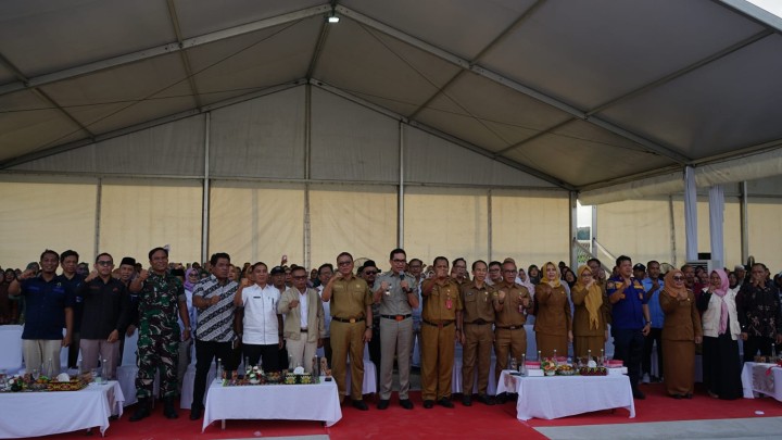 Mengikuti Kegiatan Walikota Menyapa ( PROBEBAYA) di Sakha Socccer Kelurahan Sungai Kapih