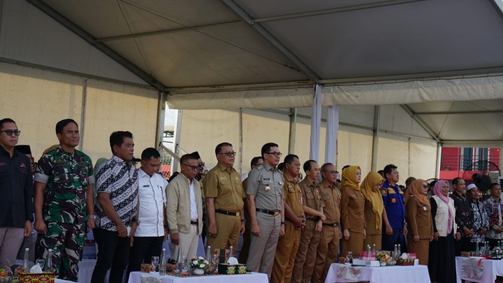 Mengikuti Kegiatan Walikota Menyapa ( PROBEBAYA) di Sakha Socccer Kelurahan Sungai Kapih