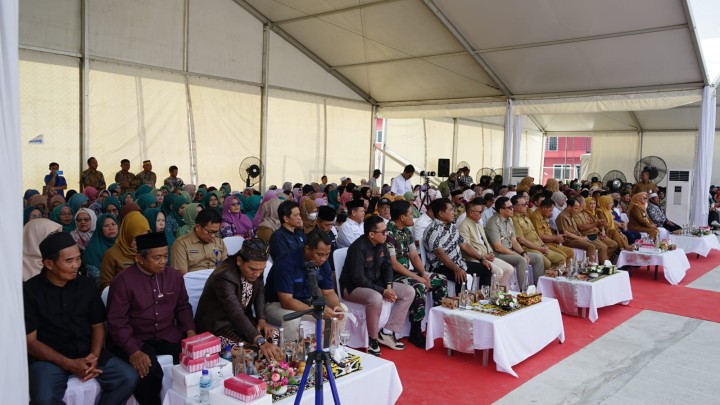 Mengikuti Kegiatan Walikota Menyapa ( PROBEBAYA) di Sakha Socccer Kelurahan Sungai Kapih