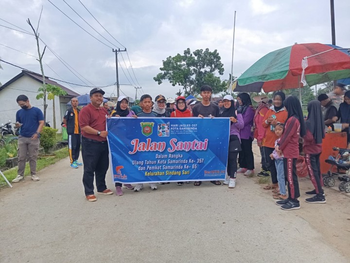 Memperingati HUT  Kota Samarinda dan HUT Pemerintah Kota . Kegiatan Jalan Santai Di wilayah Kelurahan Sindang Sari.
