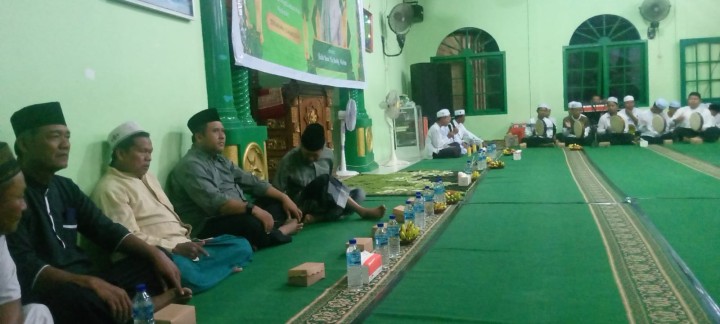 Menghadiri Israj Midraj di Masjid Al Misbah Kelurahan Sindang Sari