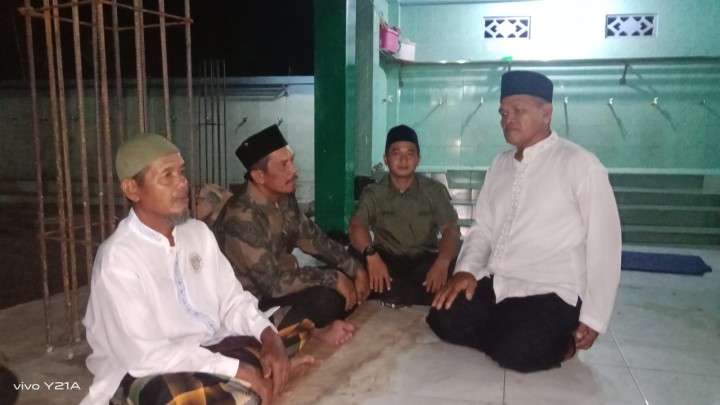 Menghadiri Israj Midraj di Masjid Al Misbah Kelurahan Sindang Sari