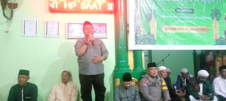 Menghadiri Israj Midraj di Masjid Al Misbah Kelurahan Sindang Sari