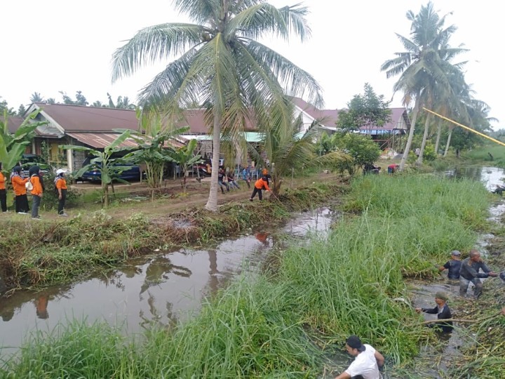 Gotong Royong Masal di Wilayah Kelurahan Sindang sari