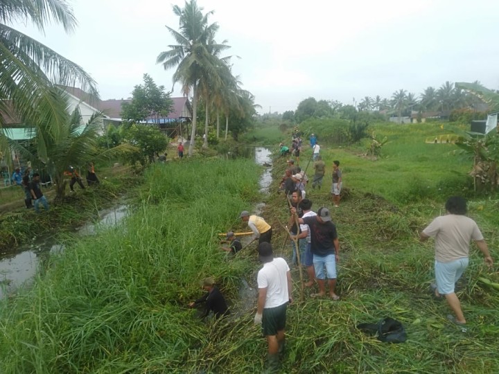 Gotong Royong Masal di Wilayah Kelurahan Sindang sari