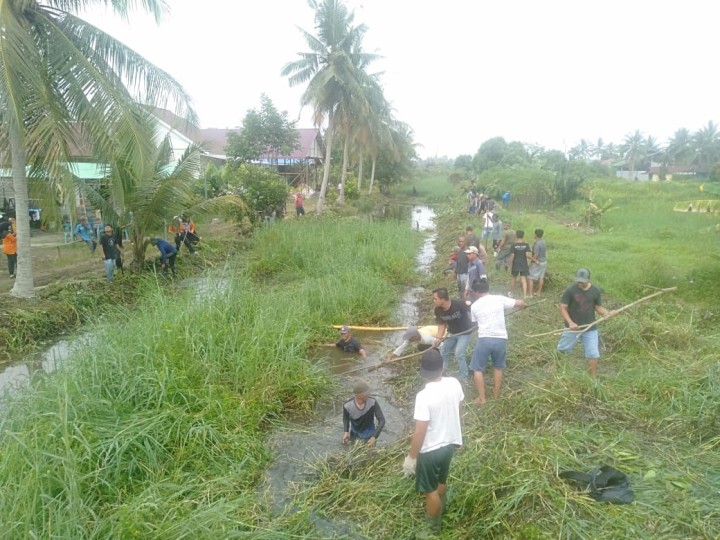 Gotong Royong Masal di Wilayah Kelurahan Sindang sari