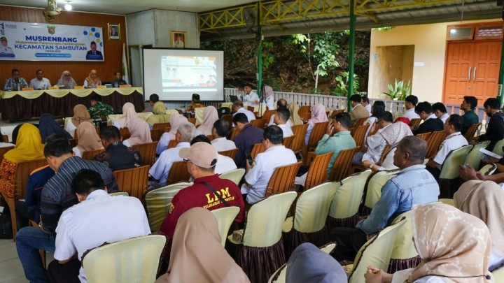 Menghadiri undangan Musrembang tingkat Kecamatan Sambutan