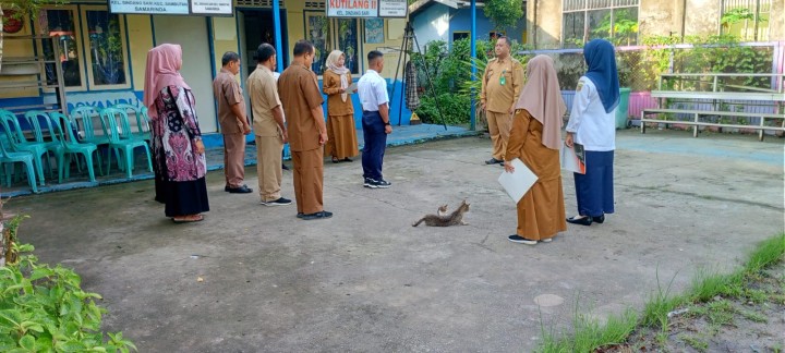 Rutinitas apel pagi di lingkungan pemerintahan kelurahan sindang sari
